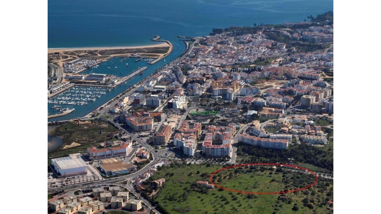 Terreno para Venda em Lagos (São Sebastião e Santa Maria) Foto 2