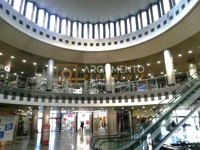 Loja para Venda em Cidade da Maia Foto 7