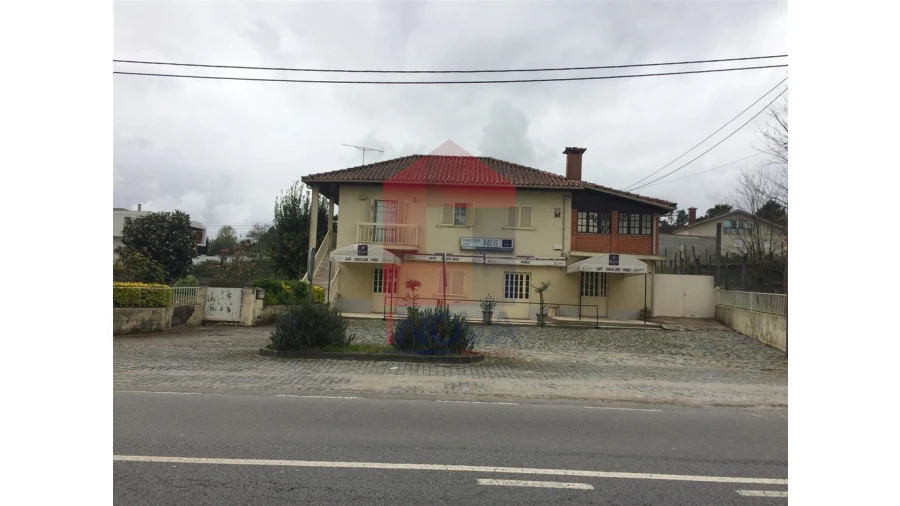 Moradia T4 para Venda em Oriz (Santa Marinha) e Oriz (São Miguel) Foto 1