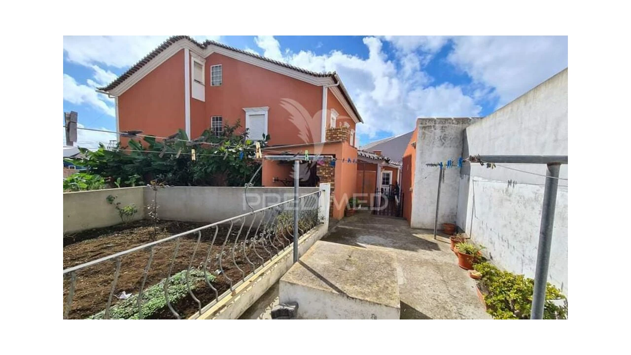 Moradia T4 para Venda em Porto Judeu Foto 4