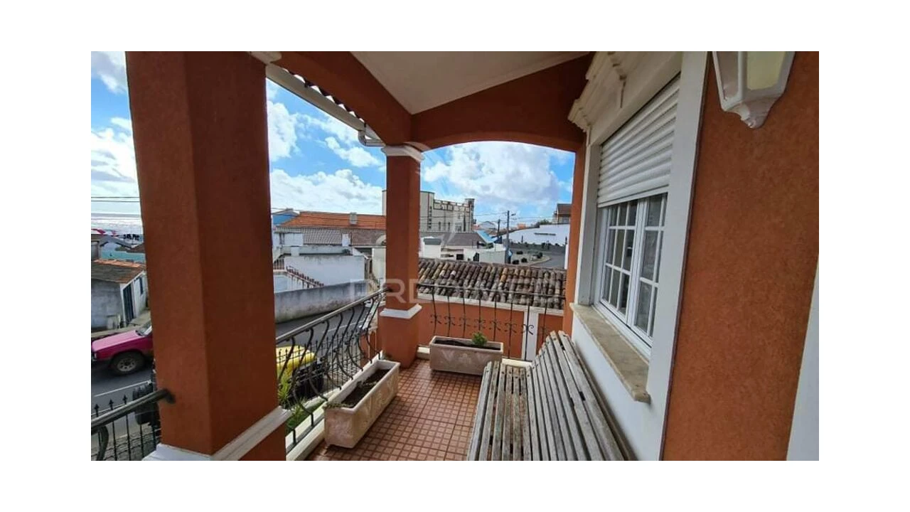 Moradia T4 para Venda em Porto Judeu Foto 3