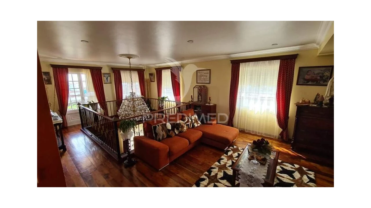 Moradia T4 para Venda em Porto Judeu Foto 18