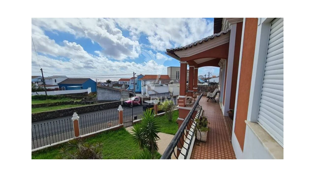 Moradia T4 para Venda em Porto Judeu Foto 2