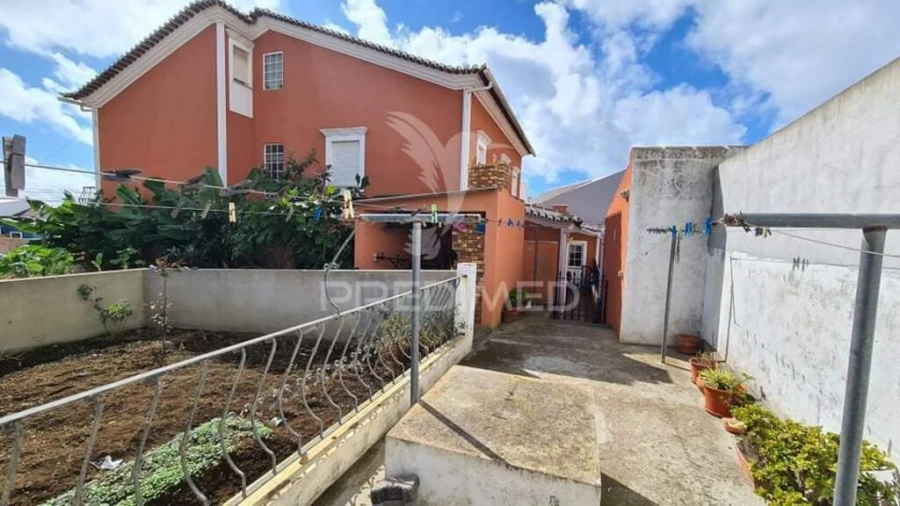 Moradia T4 para Venda em Porto Judeu Foto 4