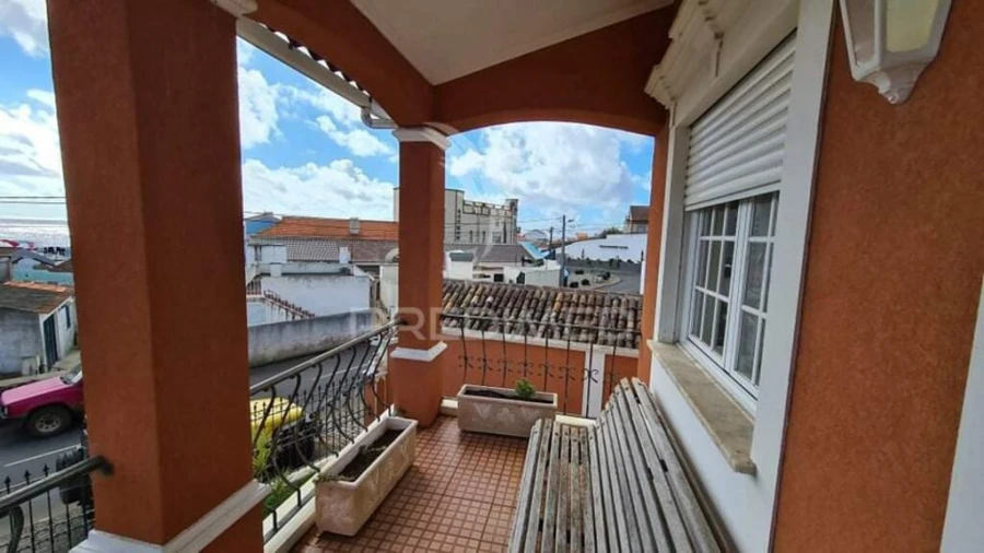 Moradia T4 para Venda em Porto Judeu Foto 3