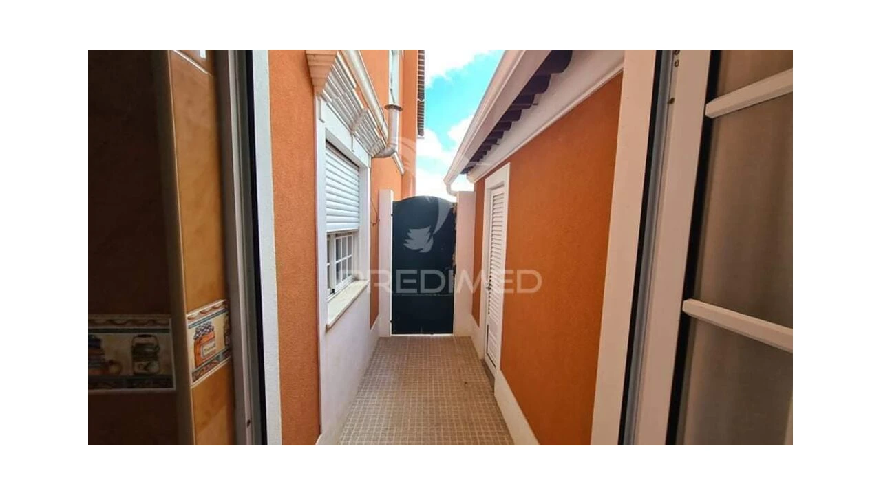 Moradia T4 para Venda em Porto Judeu Foto 9