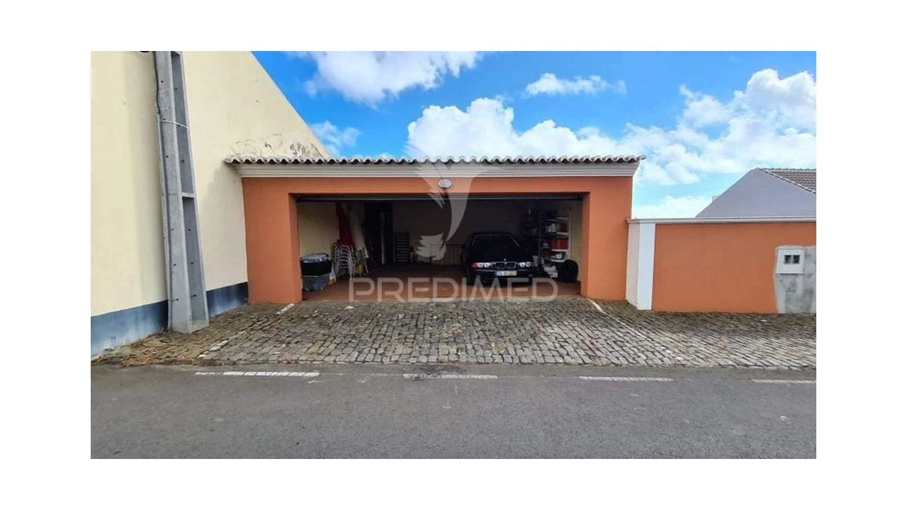 Moradia T4 para Venda em Porto Judeu Foto 5