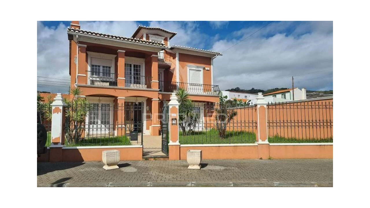 Moradia T4 para Venda em Porto Judeu Foto 1