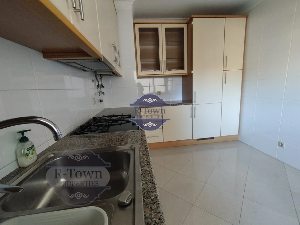 Apartamento T3 para Venda em Quarteira Foto 8