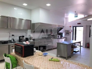 Negócio para Venda em Lagos (São Sebastião e Santa Maria)