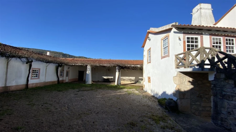 Quinta T6 para Venda em Lavegadas Foto 2