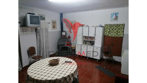 Moradia T2 para Venda em Alagoa