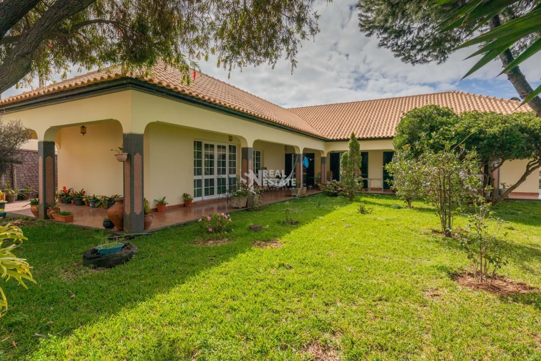 Moradia T3 para Venda em Ribeira Brava Foto 1