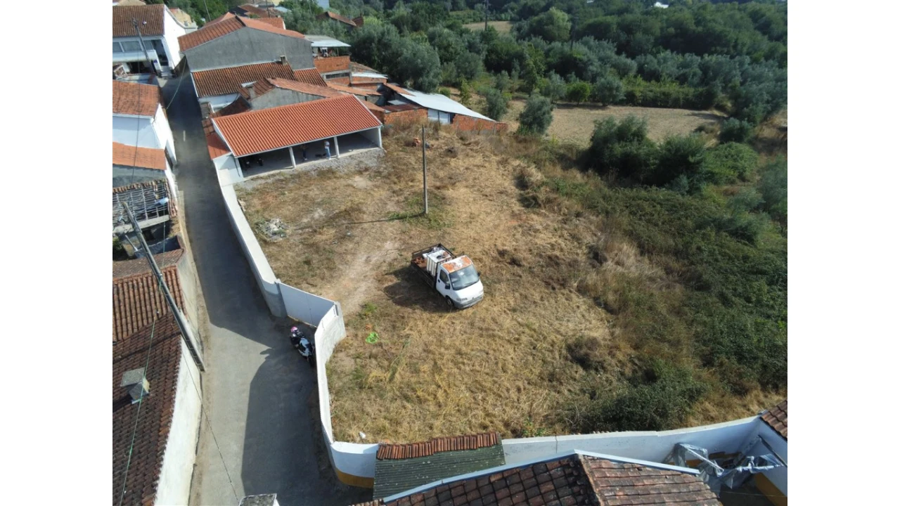 Terreno para Venda em Semide e Rio Vide Foto 2