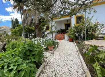 Moradia T5 para Venda em Albufeira e Olhos de Água