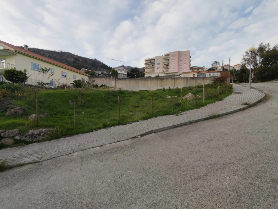 Terreno para Venda em Cantar-Galo e Vila do Carvalho Foto 1