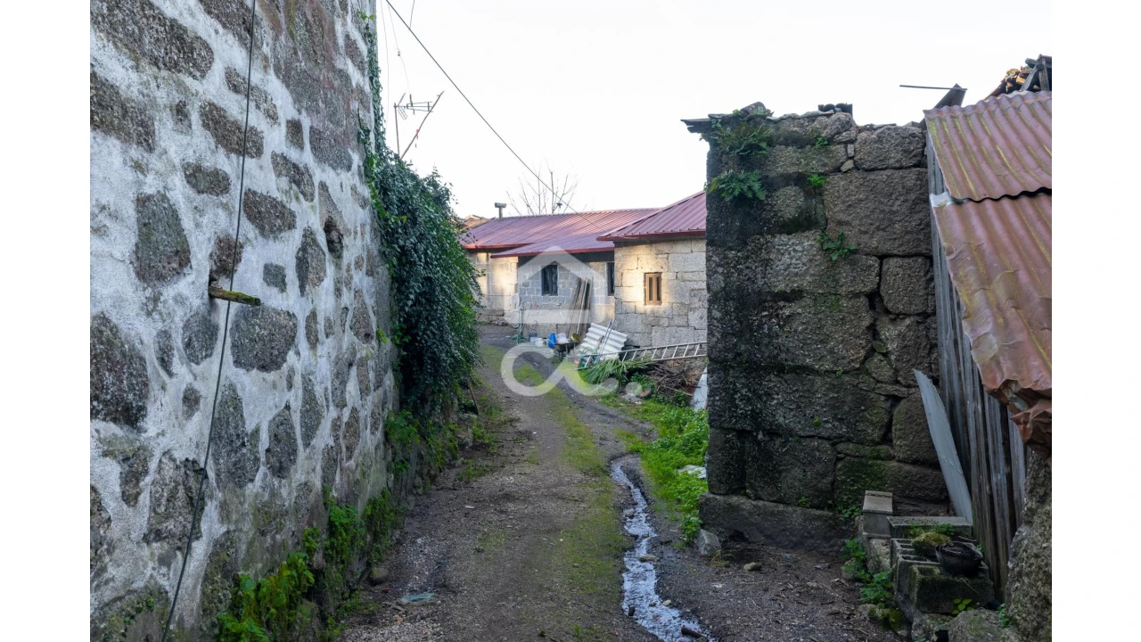 Moradia T4 para Venda em Arnoso (Santa Maria e Santa Eulália) e Sezures Foto 29