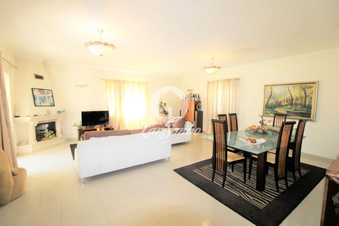 Moradia T4 para Venda em Balazar Foto 1