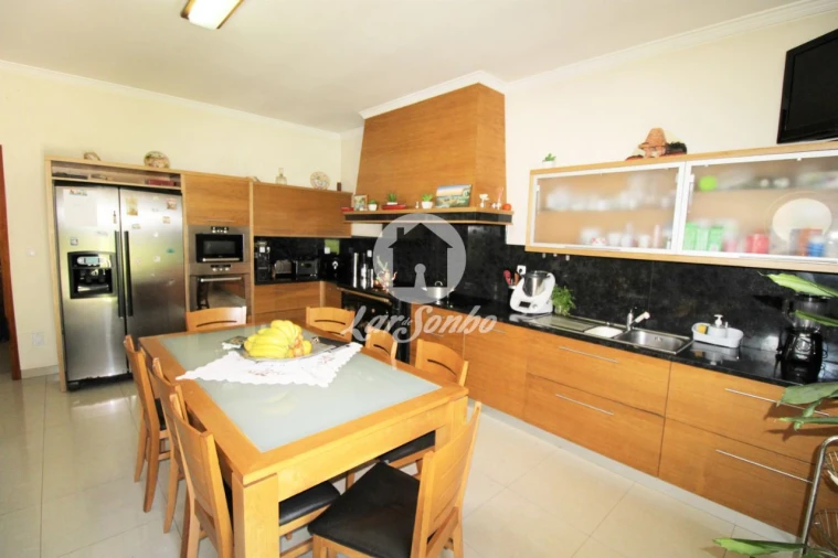 Moradia T4 para Venda em Balazar Foto 3