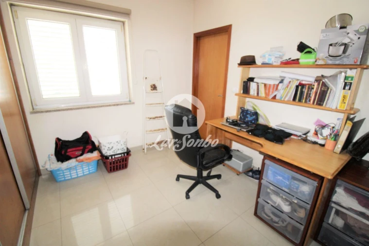 Moradia T4 para Venda em Balazar Foto 5