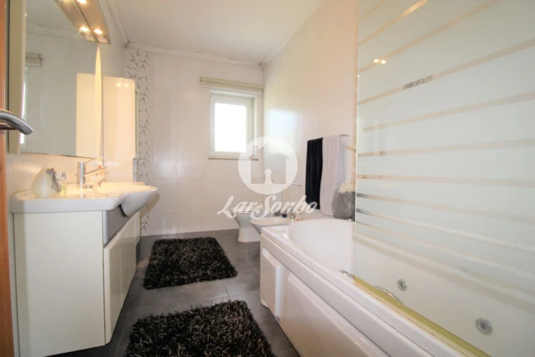 Moradia T4 para Venda em Balazar Foto 8