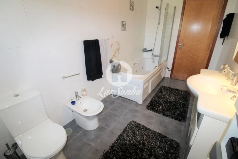 Moradia T4 para Venda em Balazar Foto 9