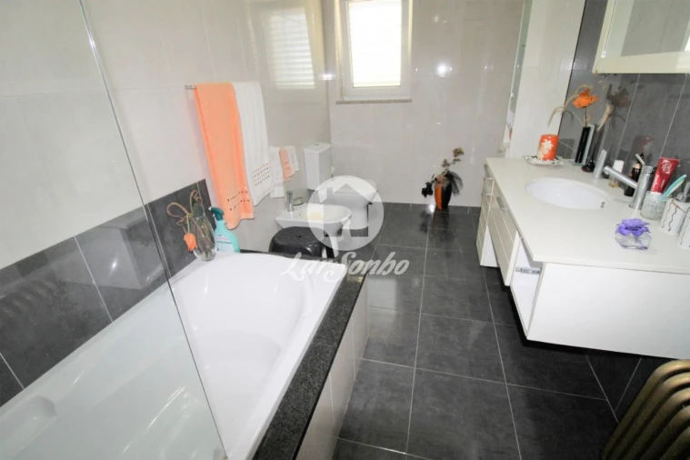 Moradia T4 para Venda em Balazar Foto 11