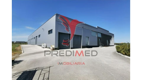 Armazém para Venda em Pernes