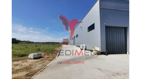 Armazém para Venda em Pernes