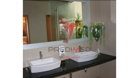 Armazém para Venda em Pernes