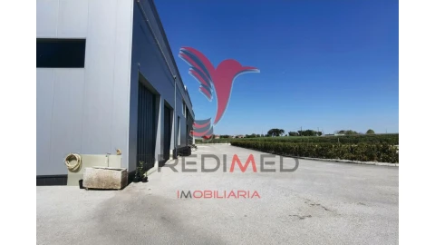 Armazém para Venda em Pernes