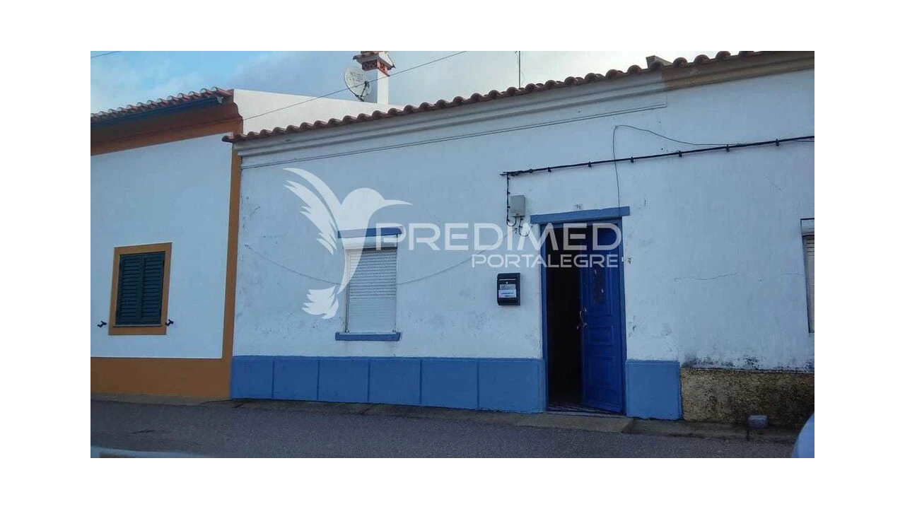 Moradia T2 para Venda em Comenda Foto 1