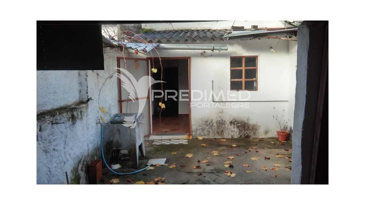 Moradia T2 para Venda em Comenda Foto 11