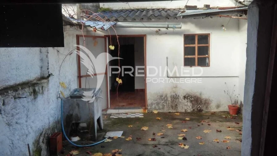 Moradia T2 para Venda em Comenda Foto 11