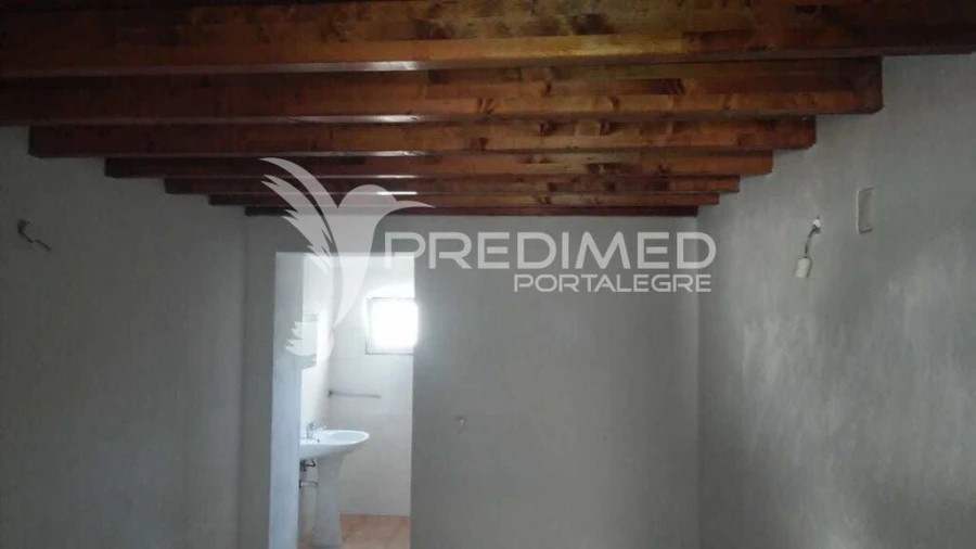 Moradia T2 para Venda em Comenda Foto 3