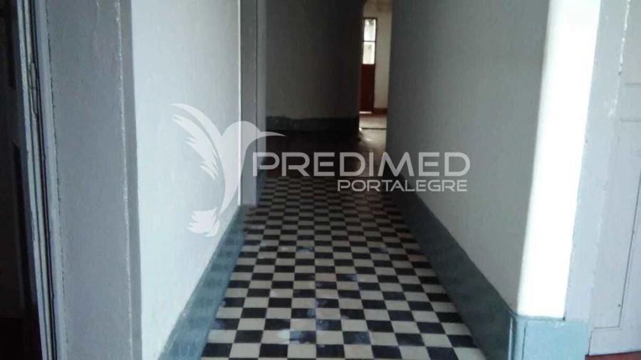 Moradia T2 para Venda em Comenda Foto 6