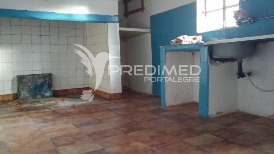 Moradia T2 para Venda em Comenda Foto 8