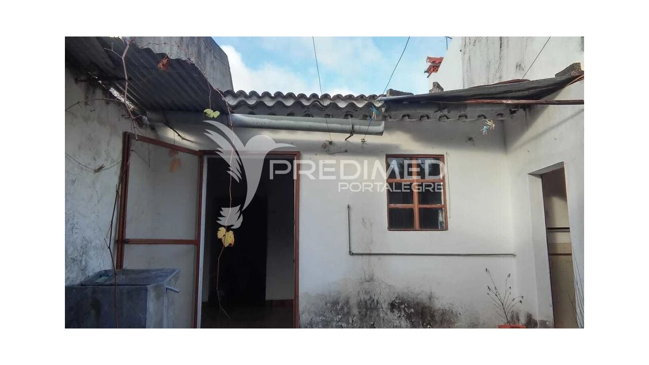 Moradia T2 para Venda em Comenda Foto 10