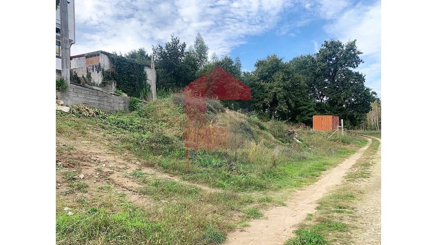 Terreno para Venda em Loureira Foto 1