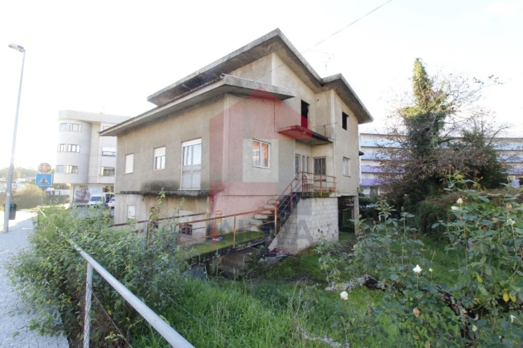 Moradia T6 para Venda em Vila Verde e Barbudo