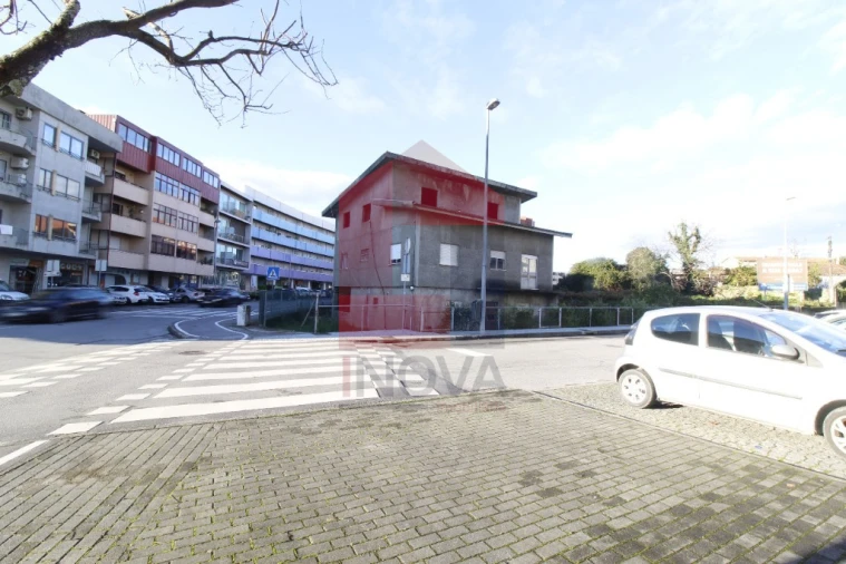 Moradia T6 para Venda em Vila Verde e Barbudo Foto 8