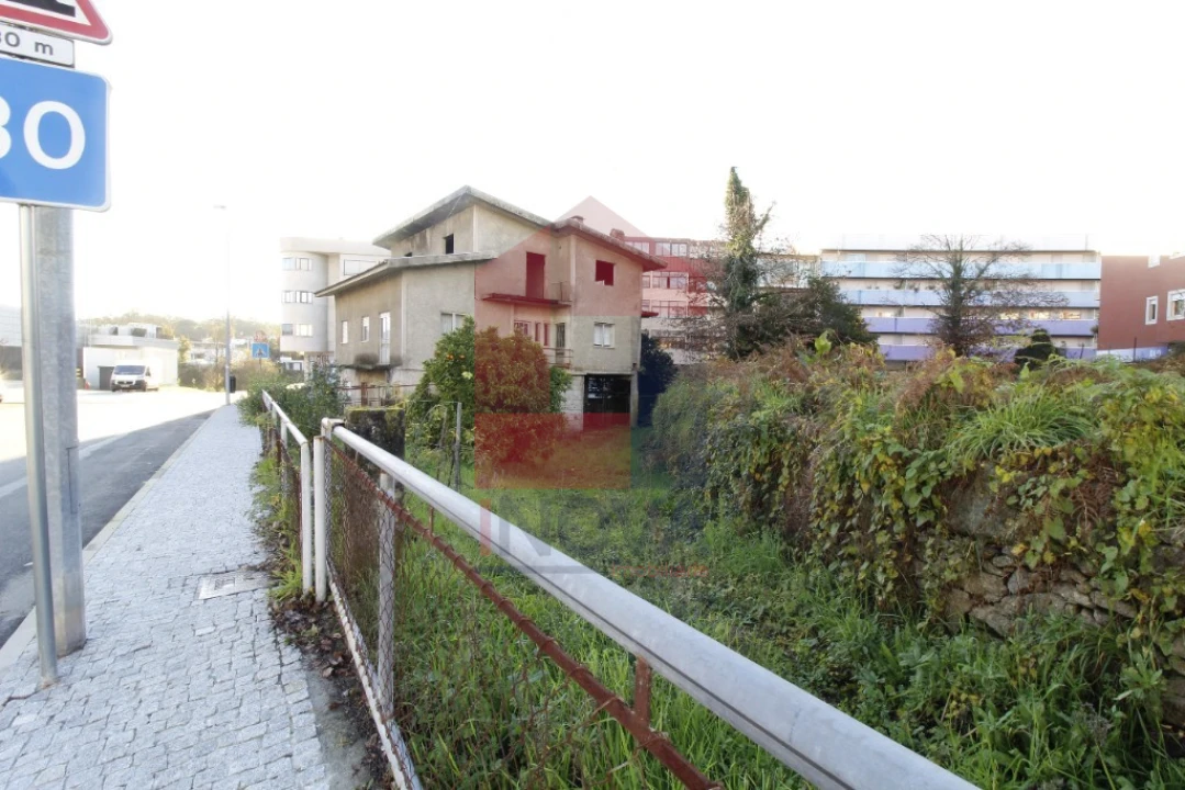 Moradia T6 para Venda em Vila Verde e Barbudo Foto 2