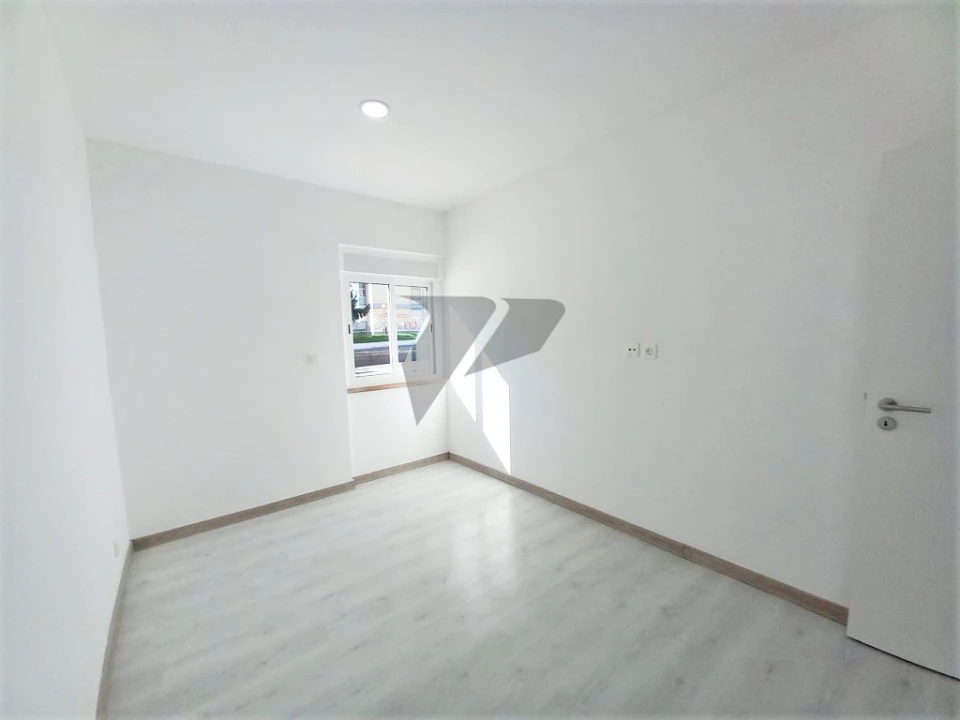 Apartamento T2 para Venda em Amora Foto 19