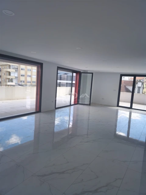 Apartamento T6 para Venda em Viseu