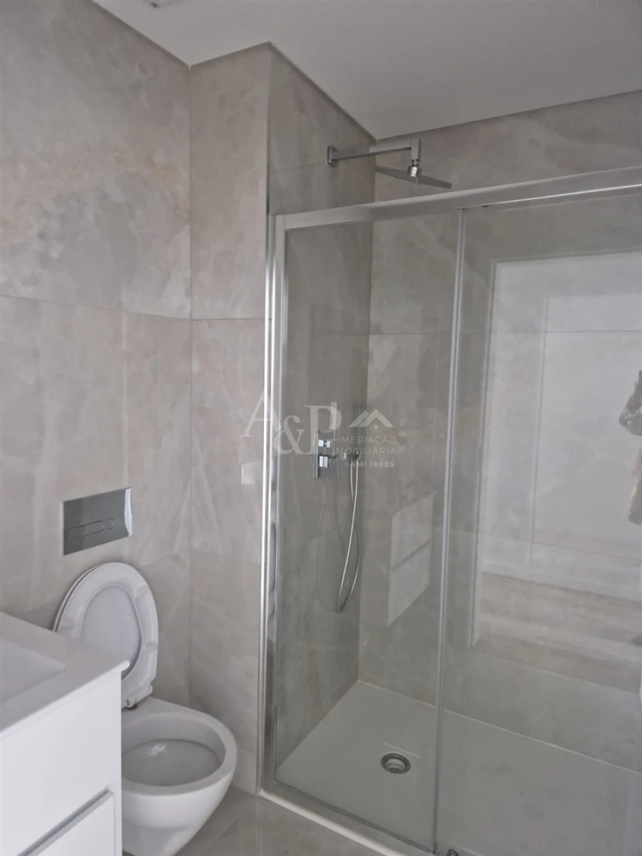 Apartamento T6 para Venda em Viseu Foto 17
