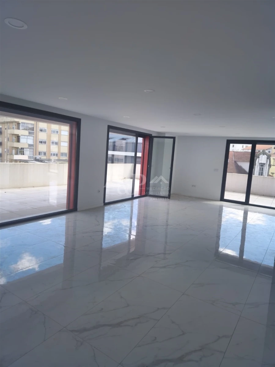 Apartamento T6 para Venda em Viseu Foto 3
