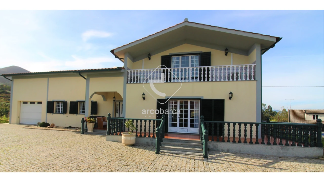 Moradia T5 para Venda em Rebordões (Santa Maria) Foto 7