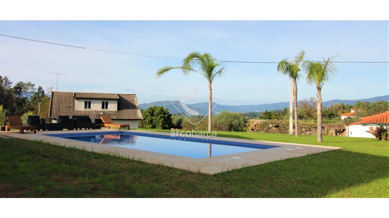 Moradia T5 para Venda em Rebordões (Santa Maria) Foto 2