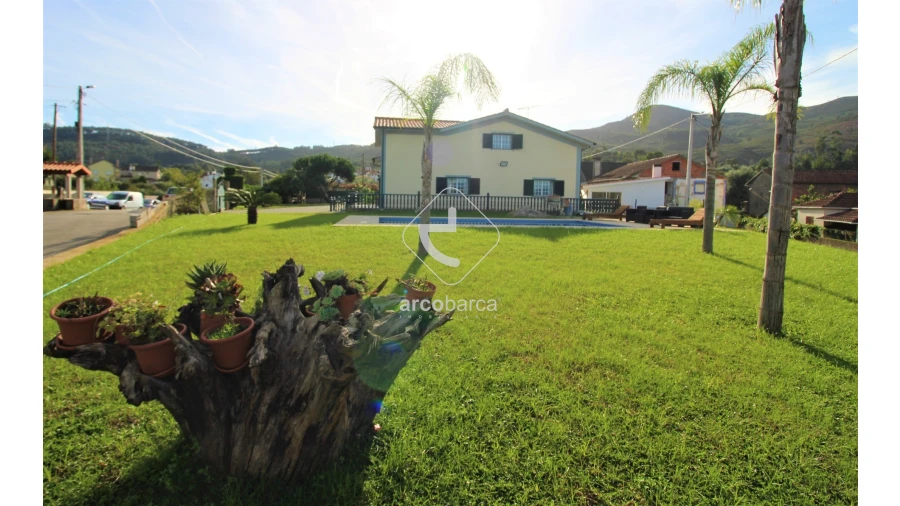 Moradia T5 para Venda em Rebordões (Santa Maria) Foto 10