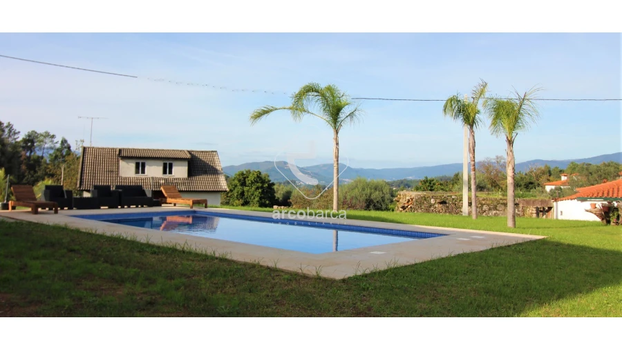 Moradia T5 para Venda em Rebordões (Santa Maria) Foto 2